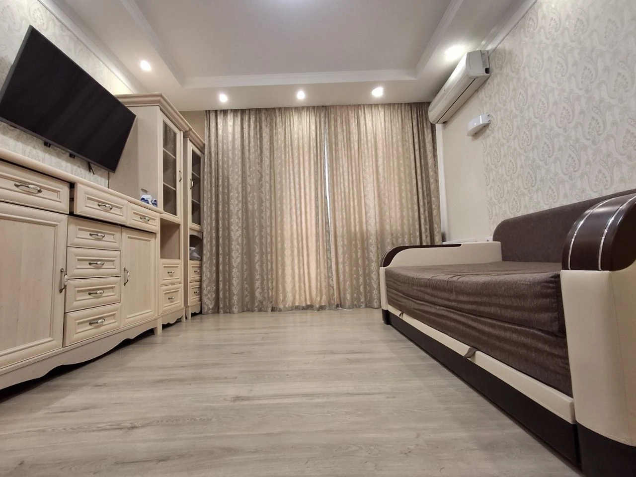 One-bedroom apartment renovated with independent gas heating
