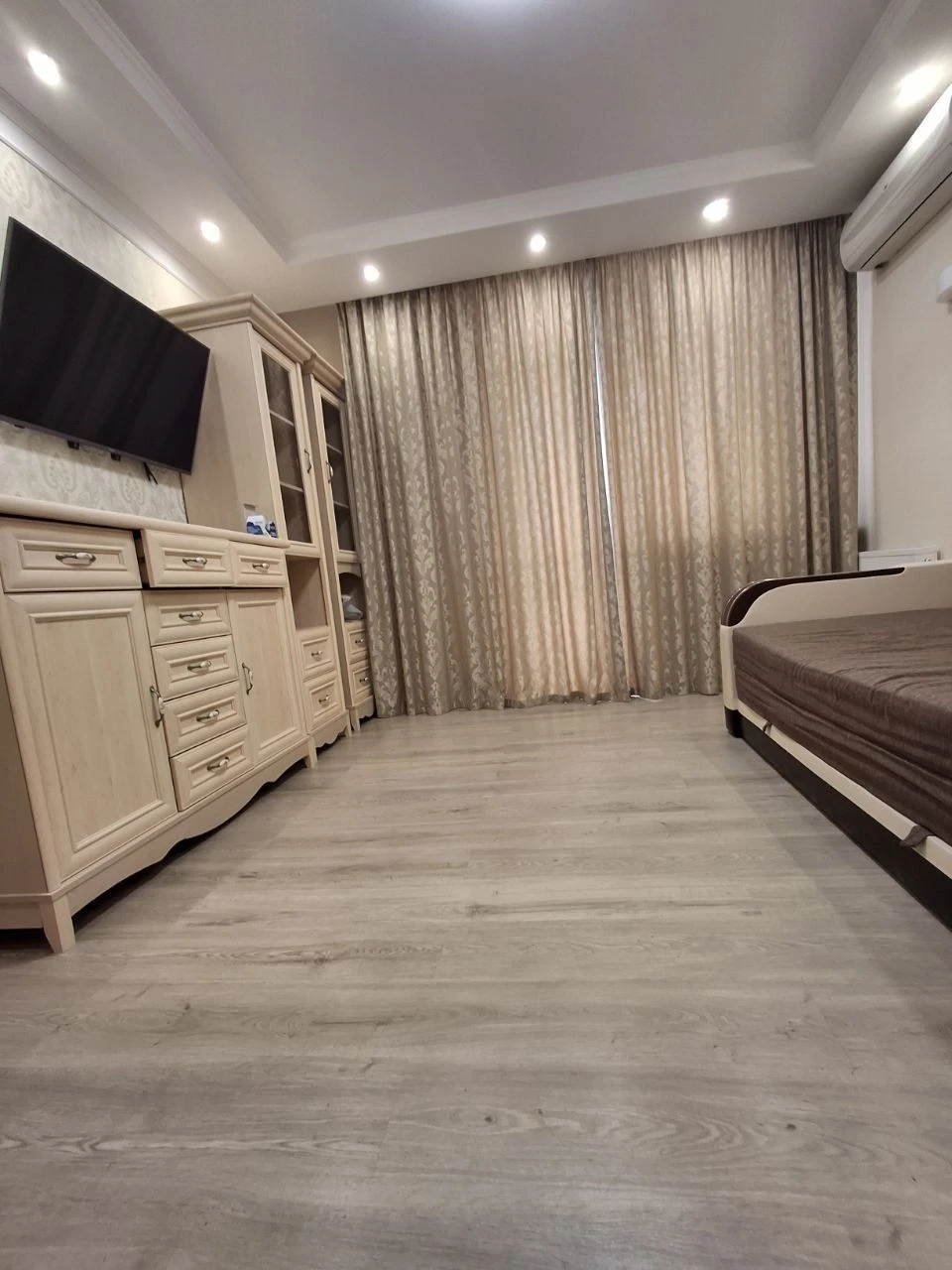 One-bedroom apartment renovated with independent gas heating