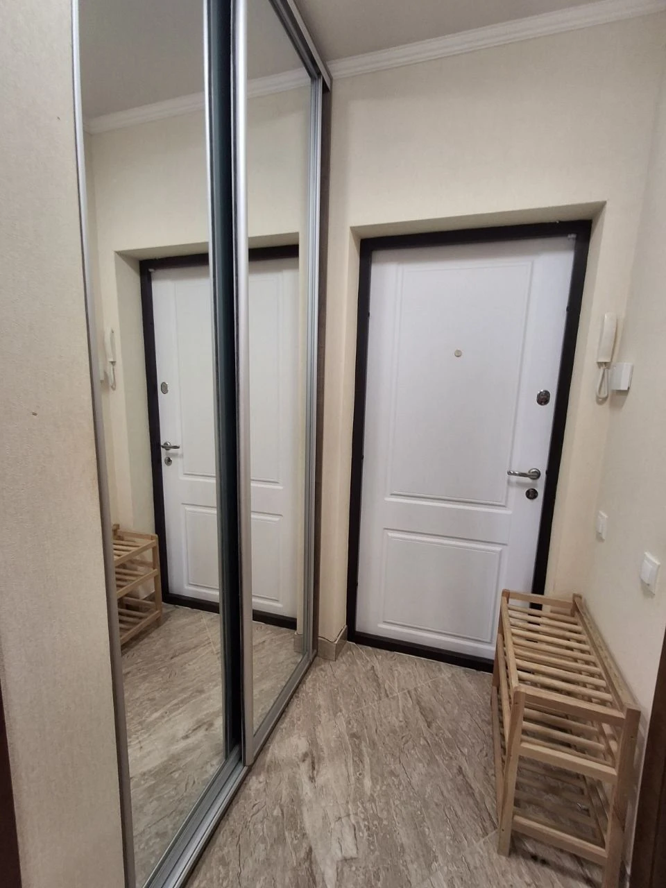 One-bedroom apartment renovated with independent gas heating