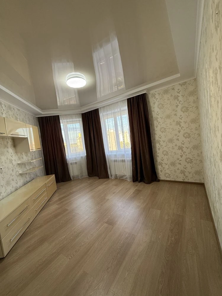 One-bedroom apartment with modern renovation and a separate garden