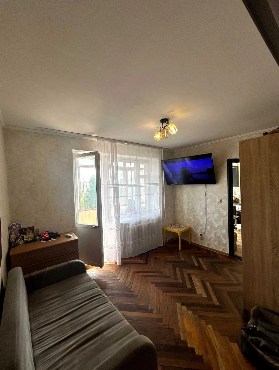 2-room apartment renovated. Bucha. Central heating.