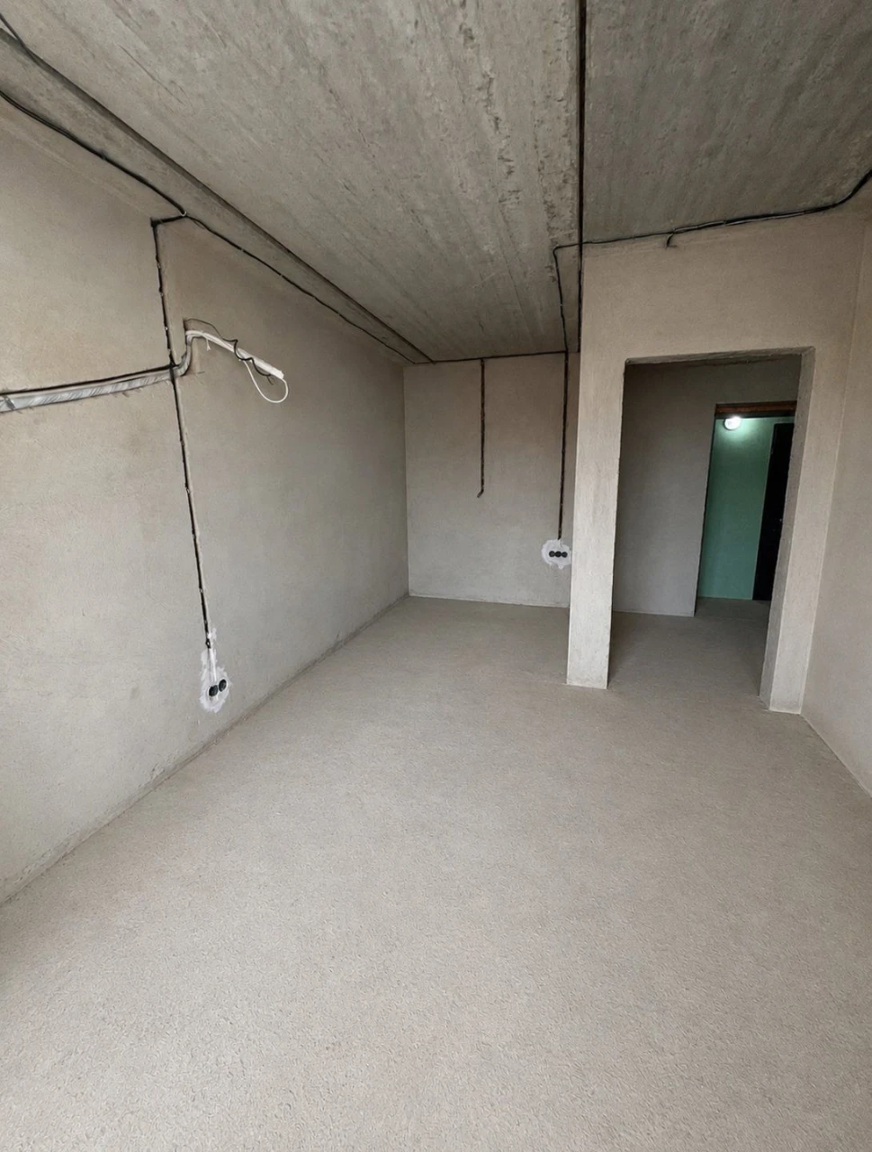 Great Offer! One-bedroom apartment with gas and partial renovation