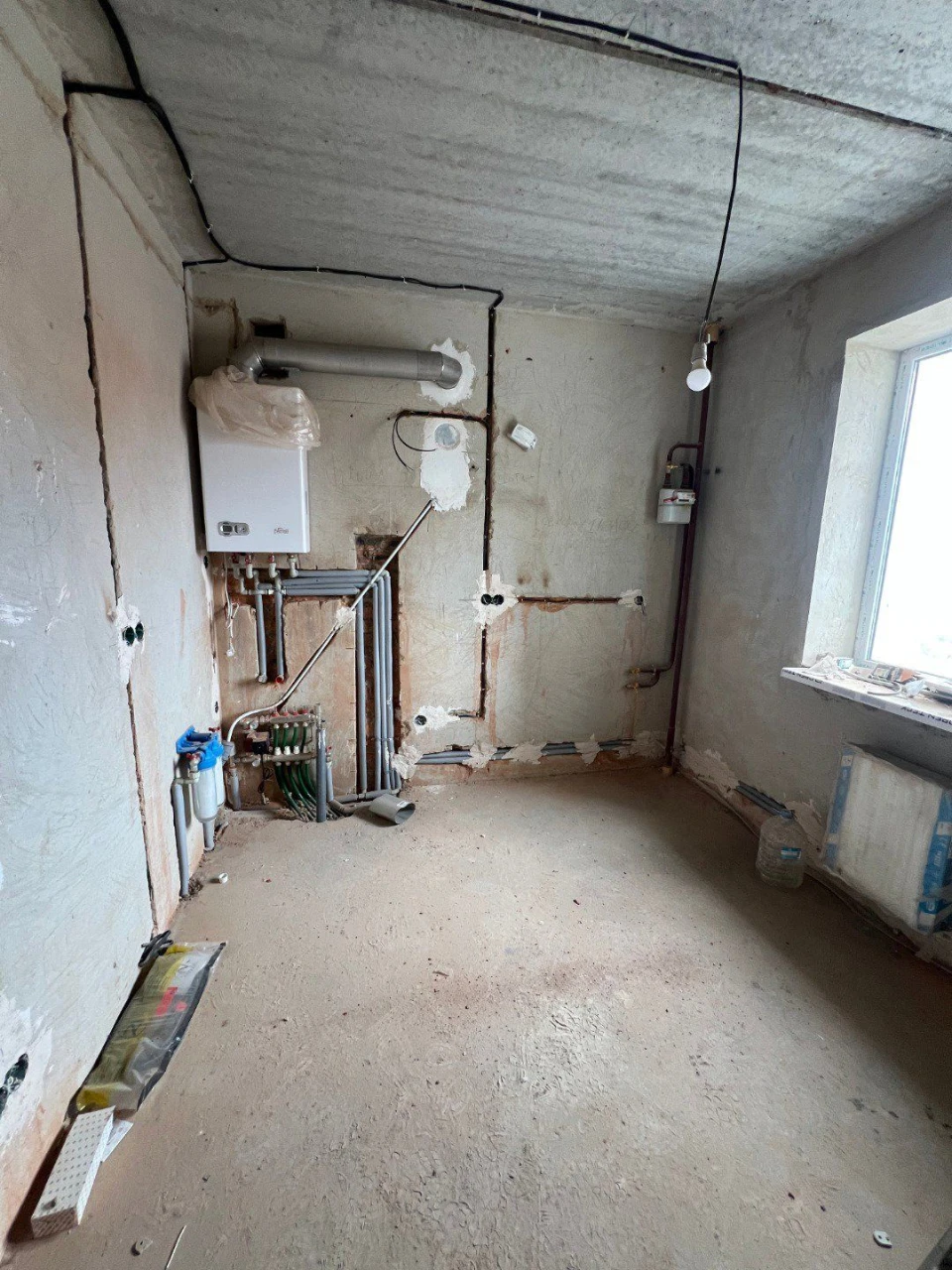Great Offer! One-bedroom apartment with gas and partial renovation