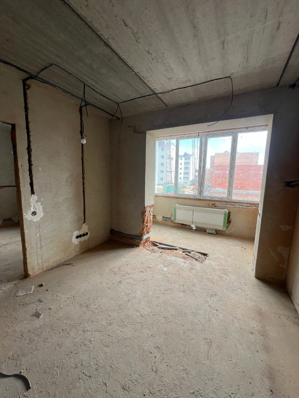 Great Offer! One-bedroom apartment with gas and partial renovation