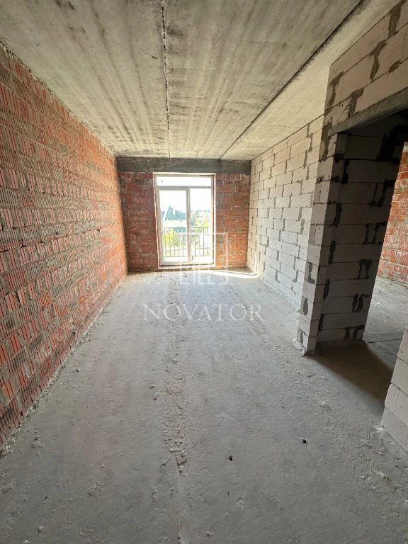 Urgent: 1 Bedroom Apartment with Gas Heating and Balcony