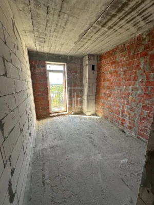 Urgent: 1 Bedroom Apartment with Gas Heating and Balcony