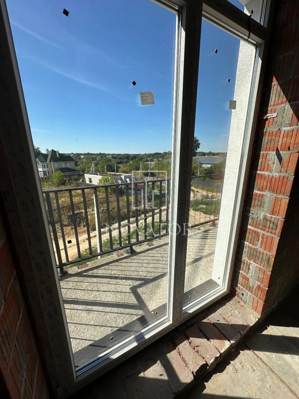 Urgent: 1 Bedroom Apartment with Gas Heating and Balcony