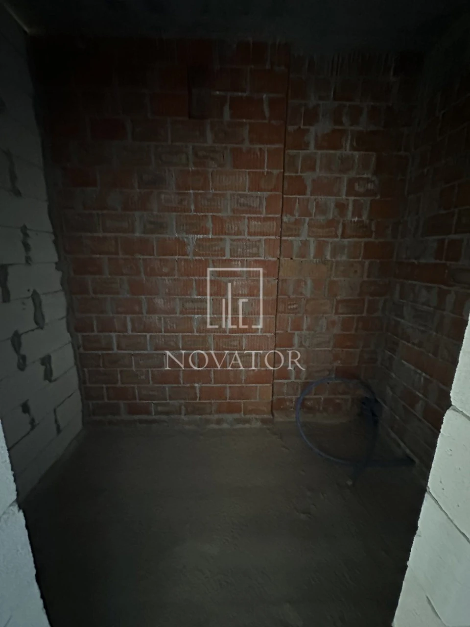 Urgent: 1 Bedroom Apartment with Gas Heating and Balcony