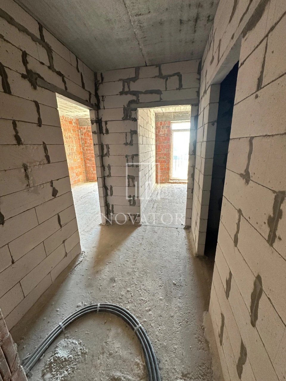 Urgent: 1 Bedroom Apartment with Gas Heating and Balcony
