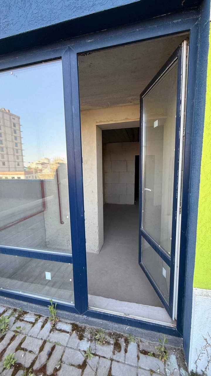 Central part of Bucha. One-bedroom apartment with a terrace - 45m2. Available.