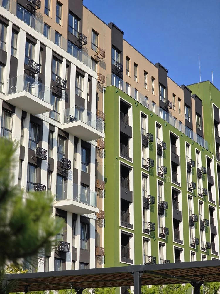 One-bedroom apartment 40.5 m2 on the 2nd floor. There is a shelter.