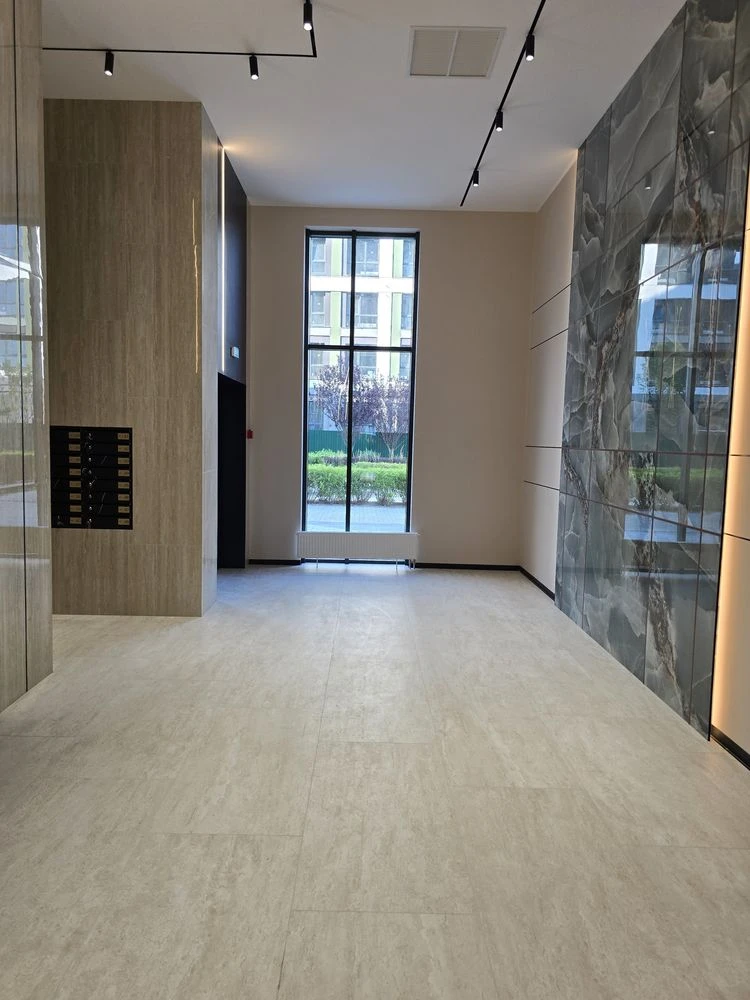One-bedroom apartment 40.5 m2 on the 2nd floor. There is a shelter.