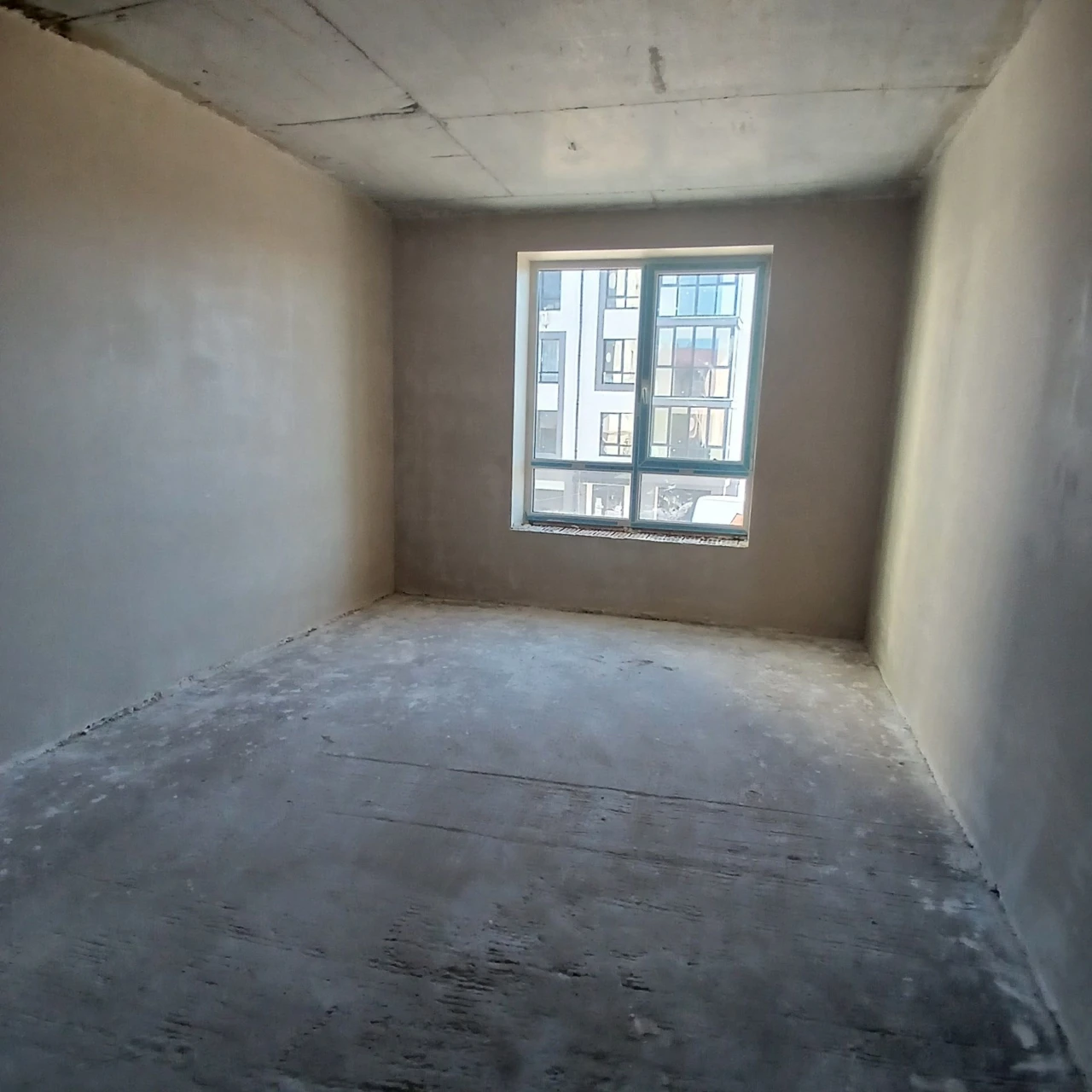 Cozy One-Bedroom Apartment with Lake View!