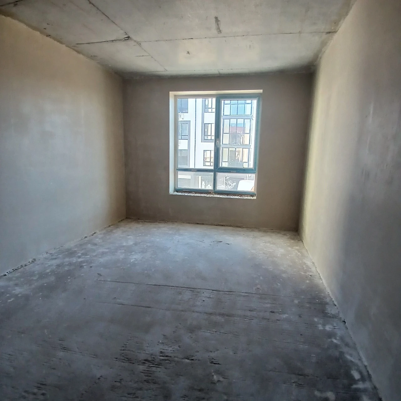 Cozy One-Bedroom Apartment with Lake View!