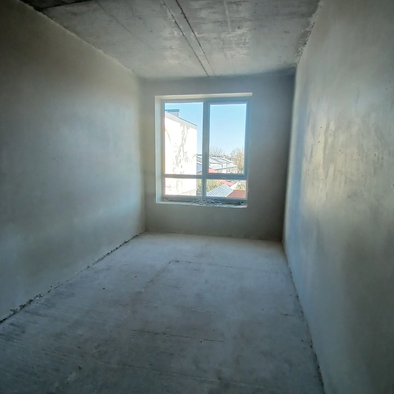 Cozy One-Bedroom Apartment with Lake View!