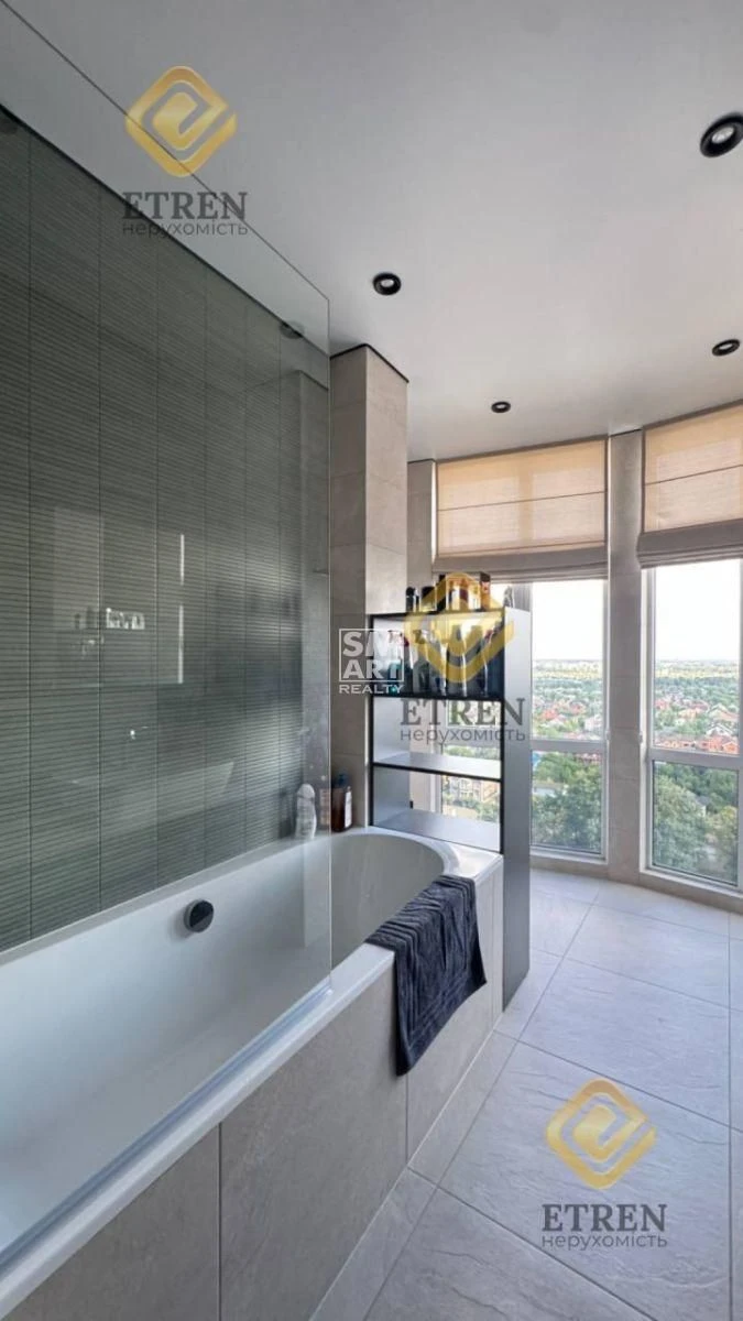 Sale of a spacious 2-bedroom apartment 90 m² in residential complex "Grand Burze", Bucha