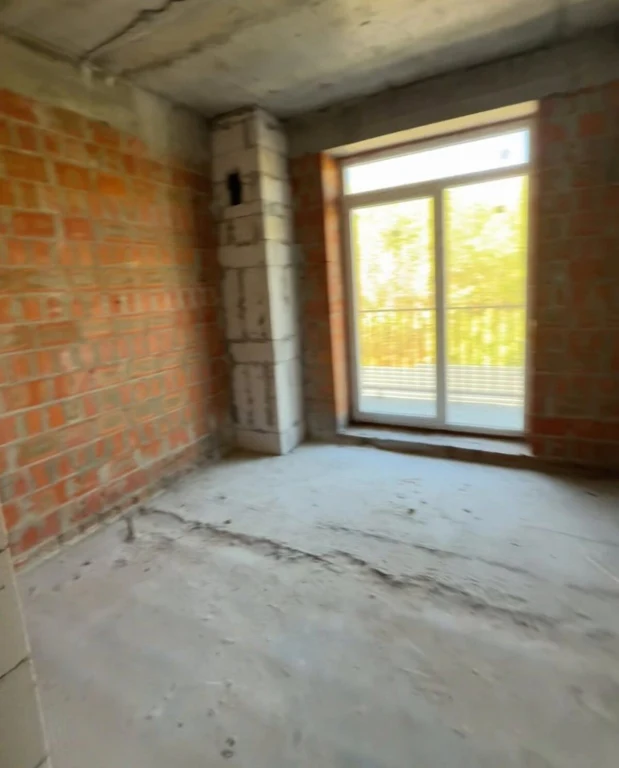 For Sale: 1-Bedroom Apartment, Unrenovated! Individual Gas