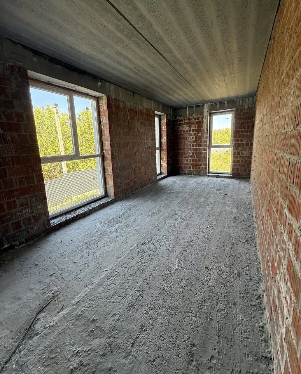 For Sale: 1-Bedroom Apartment, Unrenovated! Individual Gas
