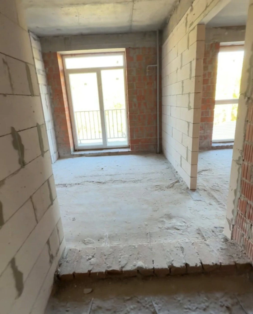 For Sale: 1-Bedroom Apartment, Unrenovated! Individual Gas