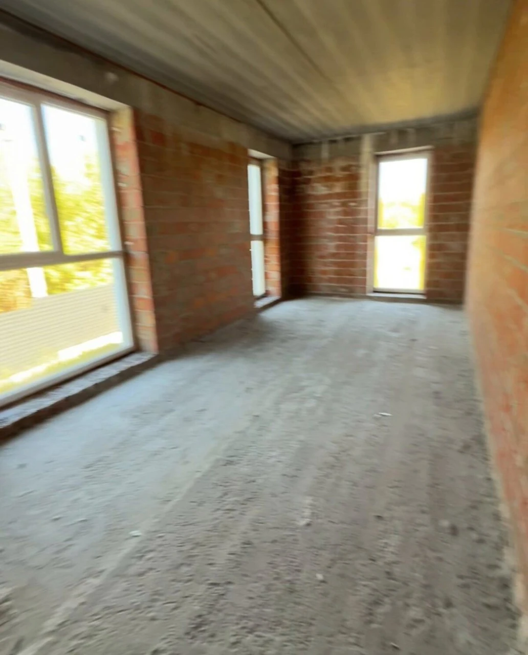 For Sale: 1-Bedroom Apartment, Unrenovated! Individual Gas