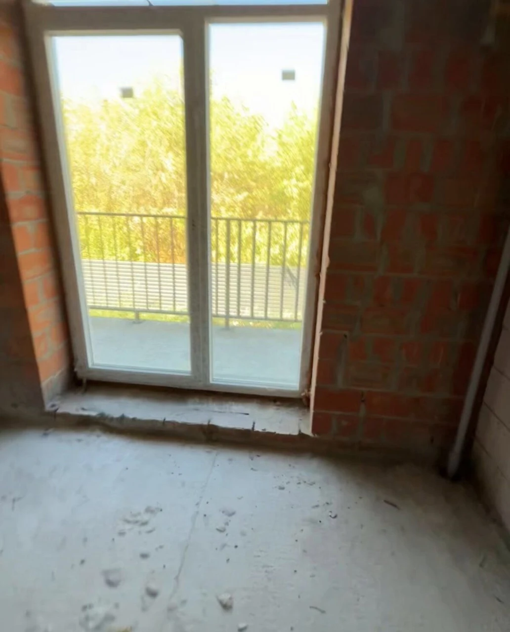 For Sale: 1-Bedroom Apartment, Unrenovated! Individual Gas