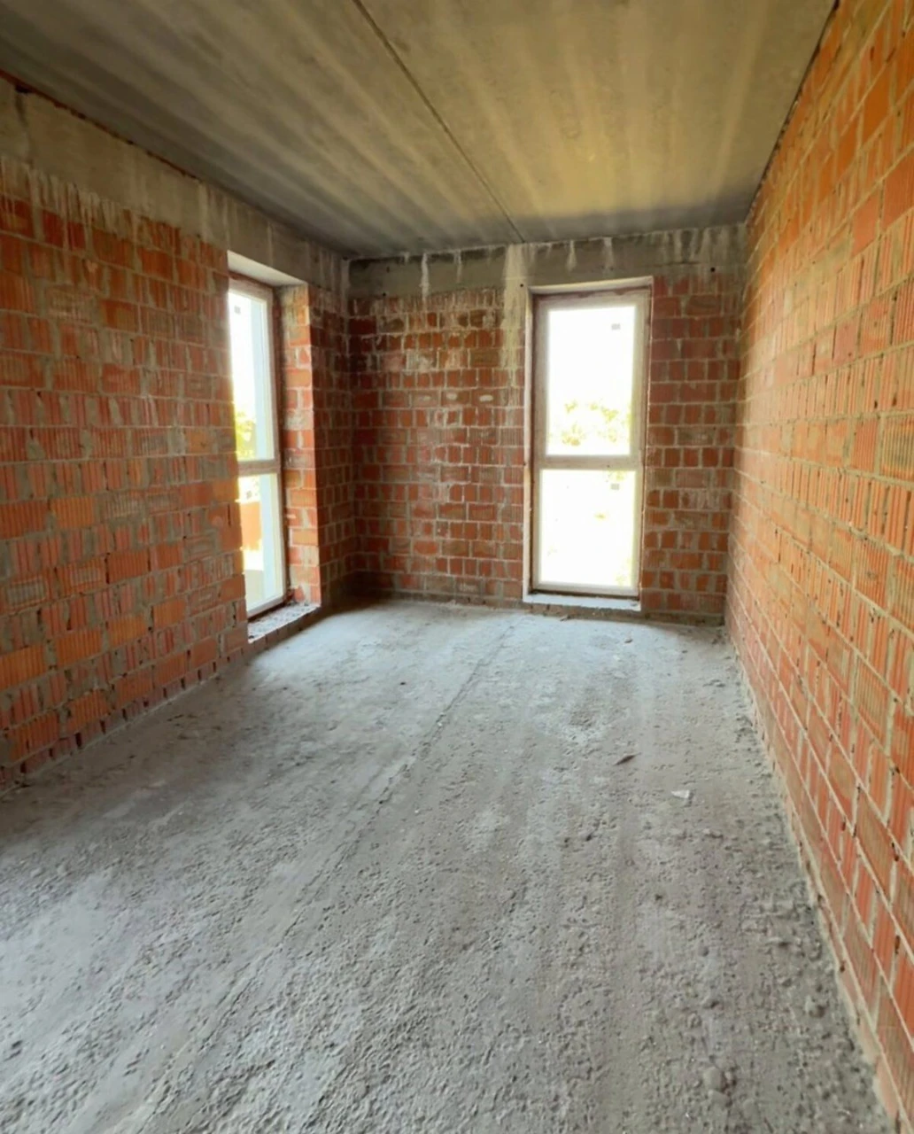 For Sale: 1-Bedroom Apartment, Unrenovated! Individual Gas
