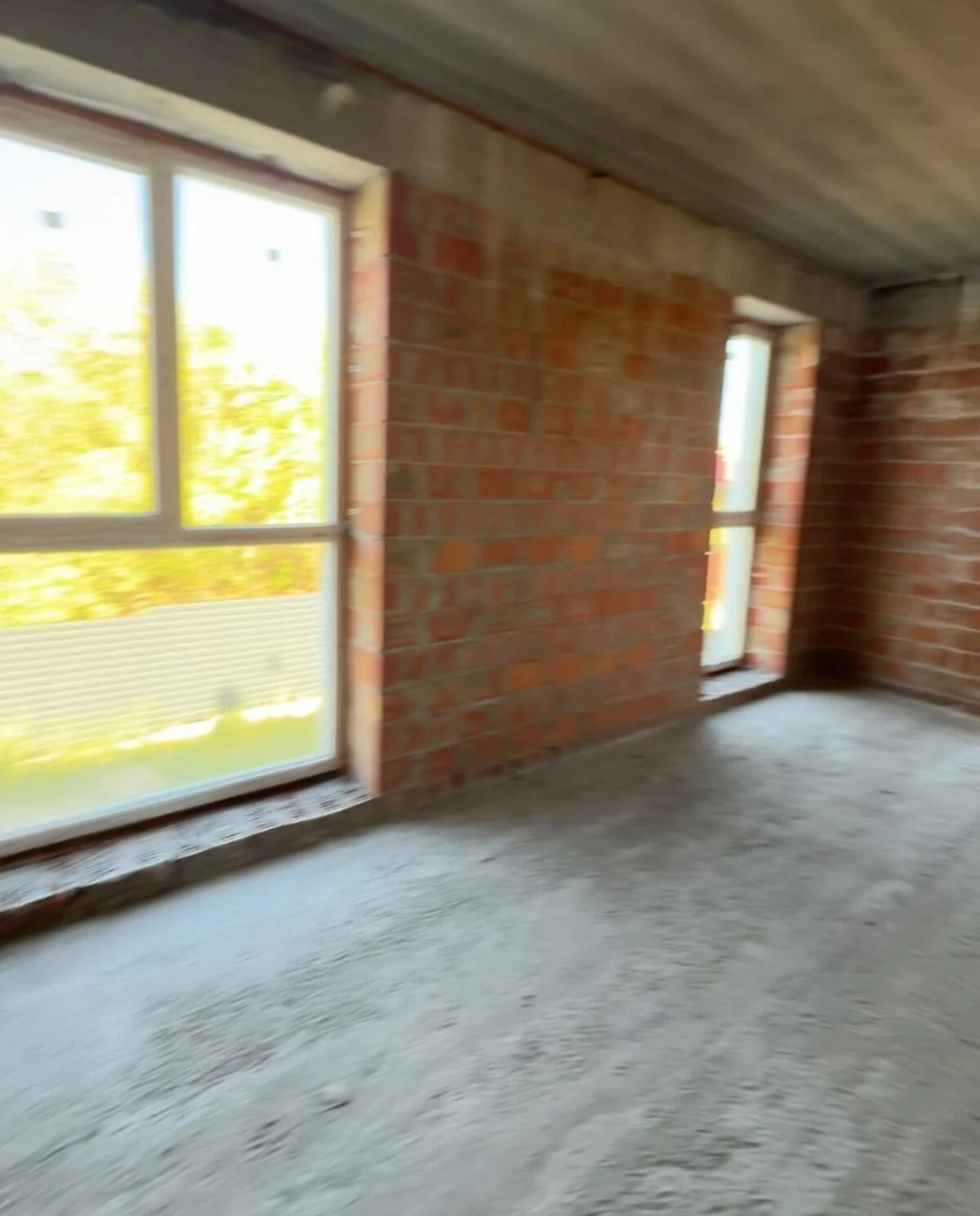 For Sale: 1-Bedroom Apartment, Unrenovated! Individual Gas