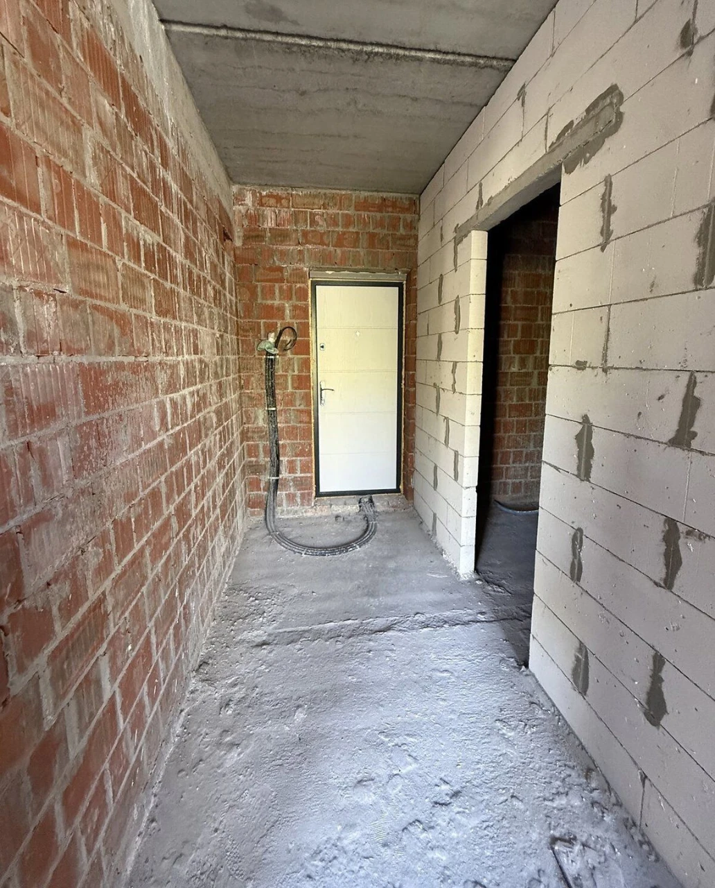 For Sale: 1-Bedroom Apartment, Unrenovated! Individual Gas