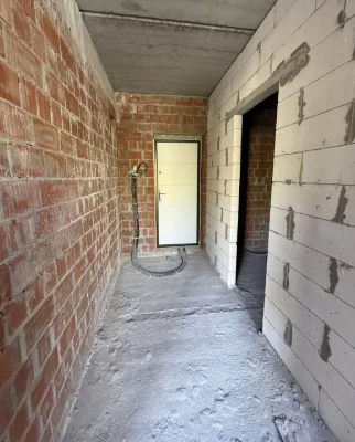 For Sale: 1-Bedroom Apartment, Unrenovated! Individual Gas