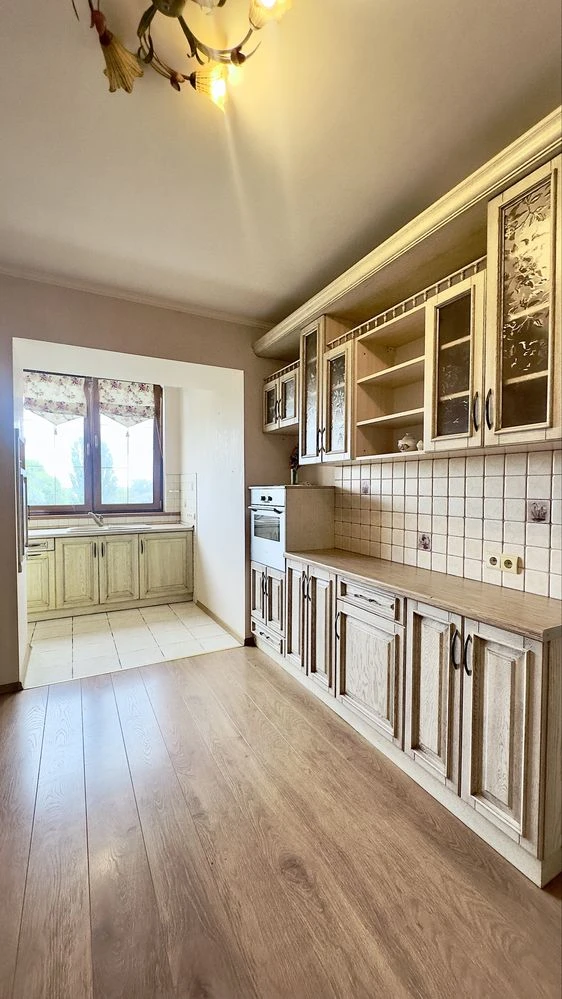 Велике 3-кімнатне житло в центрі Бучі. Київміськбуд. 95000$