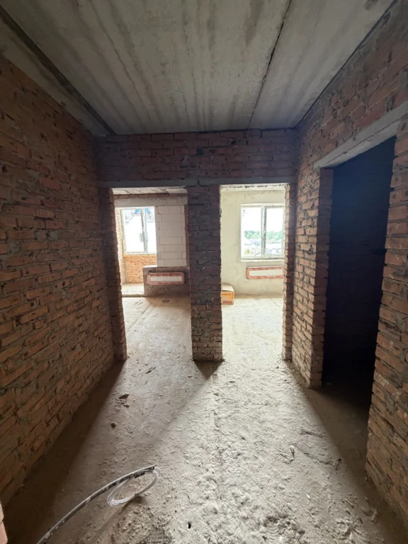 Продам 1-кімн. квартиру з великим закритим двором у м. Буча.