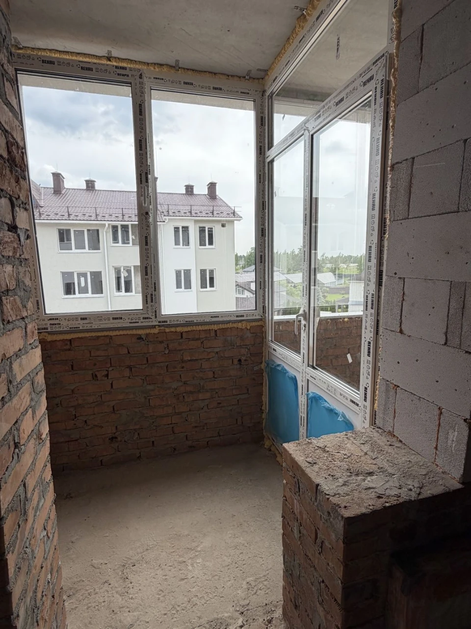 Продам 1-кімн. квартиру з великим закритим двором у м. Буча.