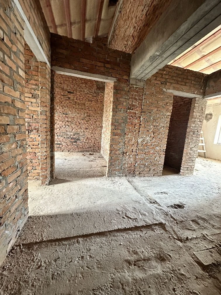 For Sale: 2-bedroom apartment with a large enclosed courtyard in Bucha.