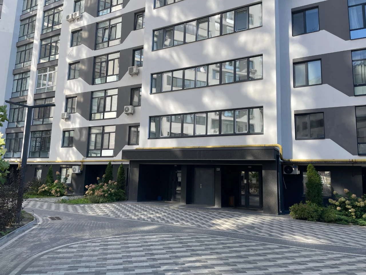 Двокімнатна квартира, частково з ремонтом
