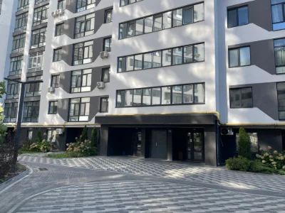 Двокімнатна квартира, частково з ремонтом