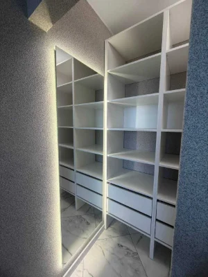 Продам 1 кімнатну квартиру з готовим ремонтом і меблями в Бу