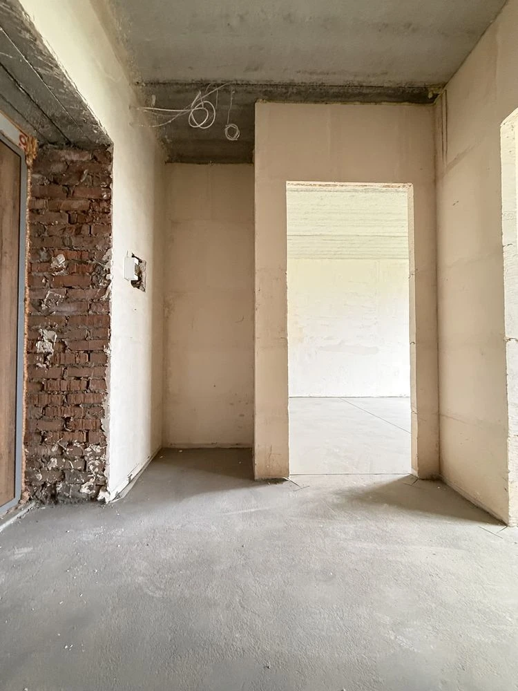 For Sale Apartment - Un renovated
Gas heating - No commission