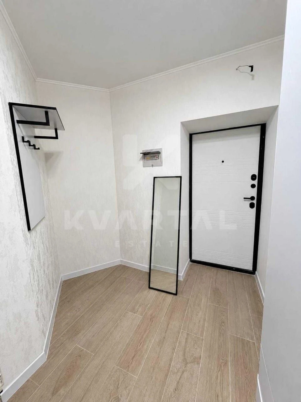 Great 2-bedroom apartment under all state programs! No commission