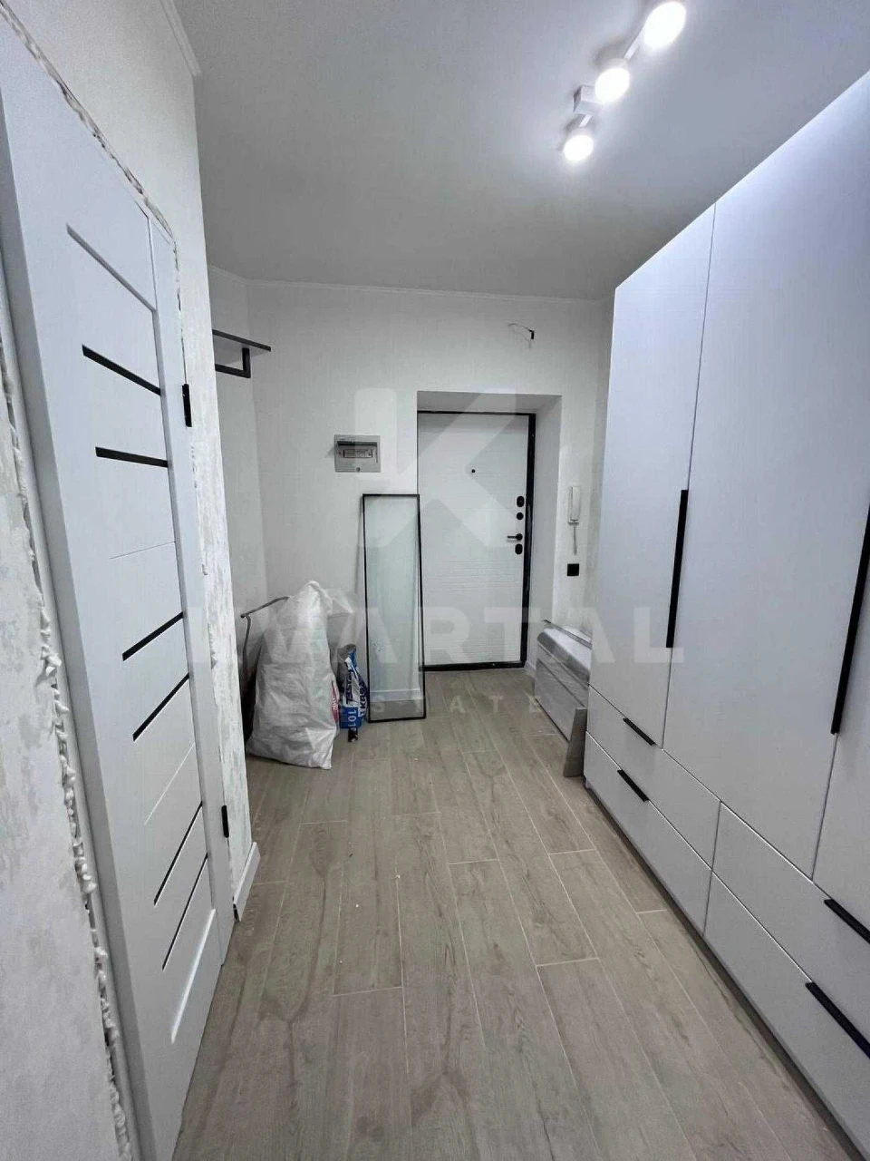 Great 2-bedroom apartment under all state programs! No commission