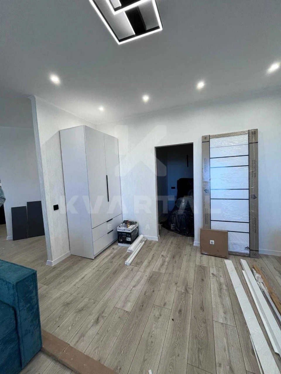 Great 2-bedroom apartment under all state programs! No commission