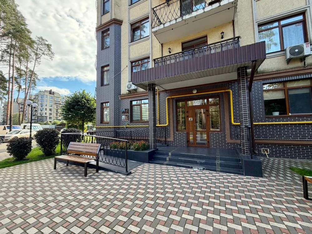 Однокімнатна квартира з ремонтом, технікою та видом на сосни