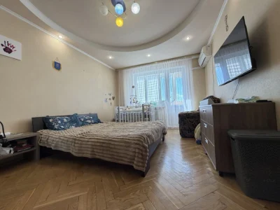 Продається велика 3-кімнатна квартира в Бучі. 71 м²