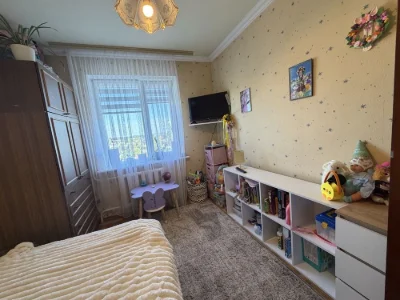 Продається велика 3-кімнатна квартира в Бучі. 71 м²