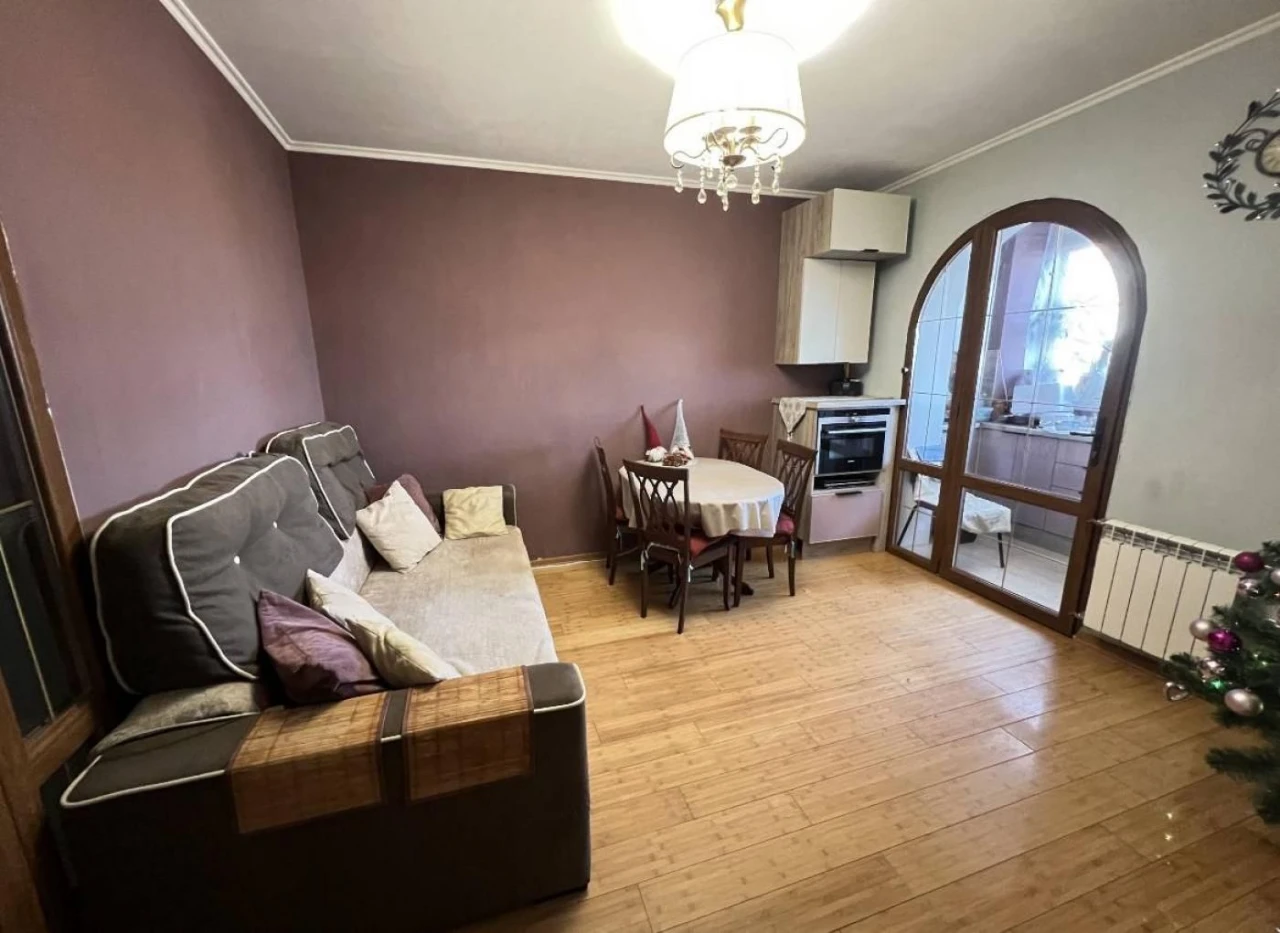 Center of Bucha! Large euro 2-bedroom apartment with renovation and furniture