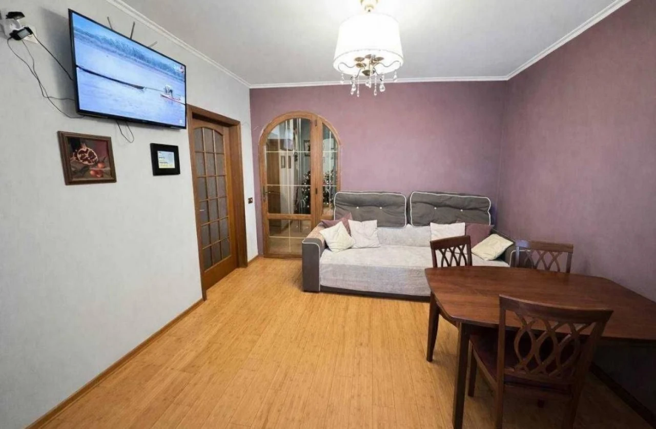 Center of Bucha! Large euro 2-bedroom apartment with renovation and furniture