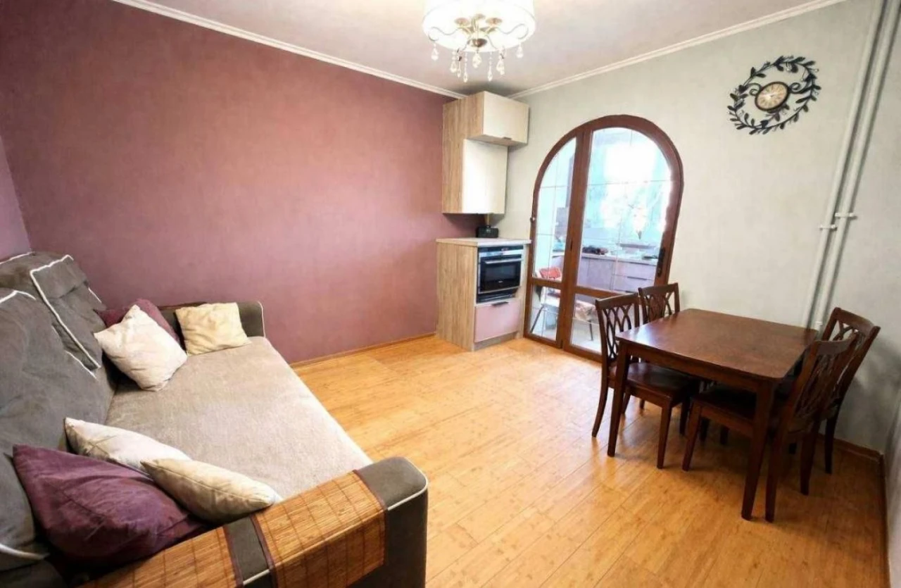Center of Bucha! Large euro 2-bedroom apartment with renovation and furniture