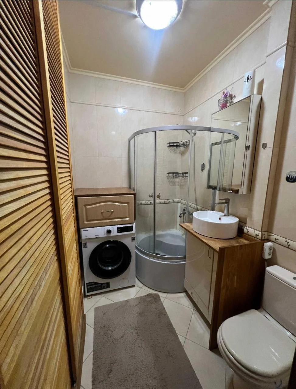 Center of Bucha! Large euro 2-bedroom apartment with renovation and furniture