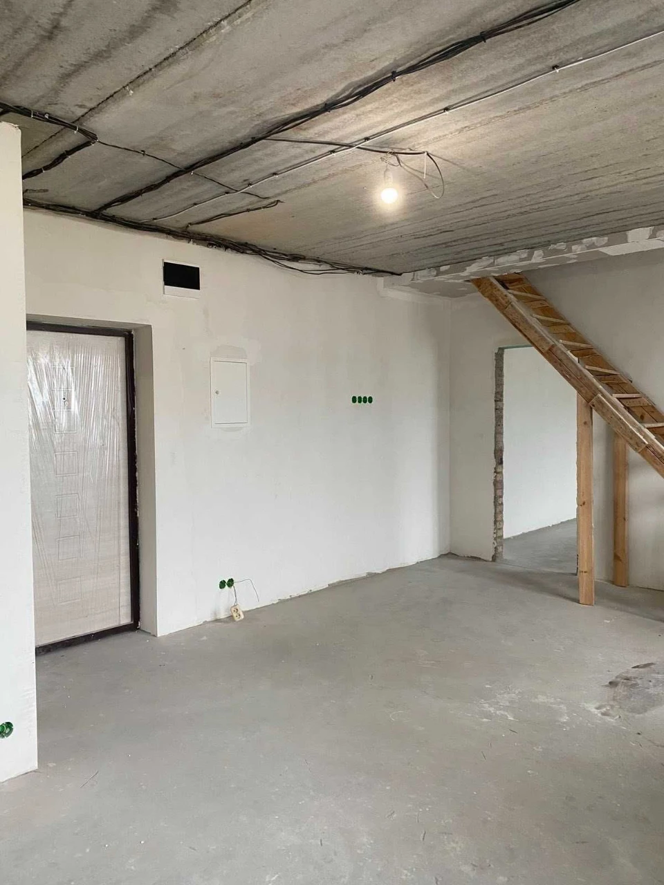 Sale of a large 2-room apartment, partial renovation, gas! No commission
