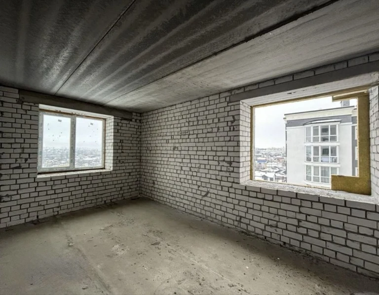 Spacious 3-bedroom apartment. Center. Continent Residence. 76 sq.m. With gas.