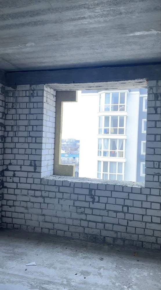 Spacious 3-bedroom apartment. Center. Continent Residence. 76 sq.m. With gas.